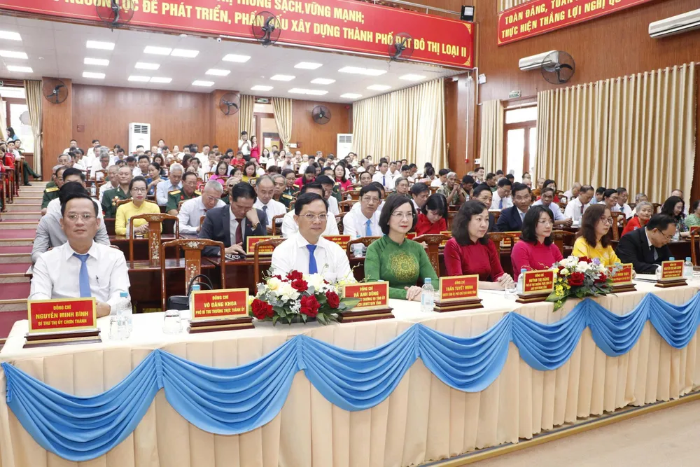 Các đại biểu tham dự buổi lễ - 1.jpg