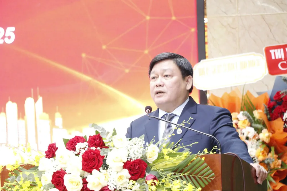 Phó Bí thư Thường trực Thành ủy Đồng Xoài Võ Đăng Khoa phát biểu ôn lại truyền thống lịch sử - 2.jpg