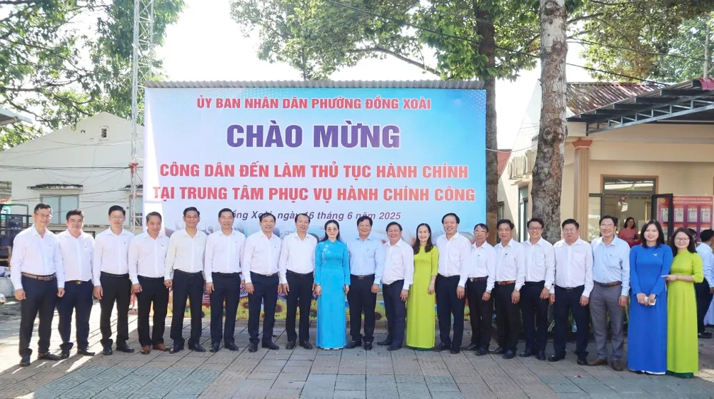Các đại biểu chụp hình lưu niệm tại hội nghị -1.jpg