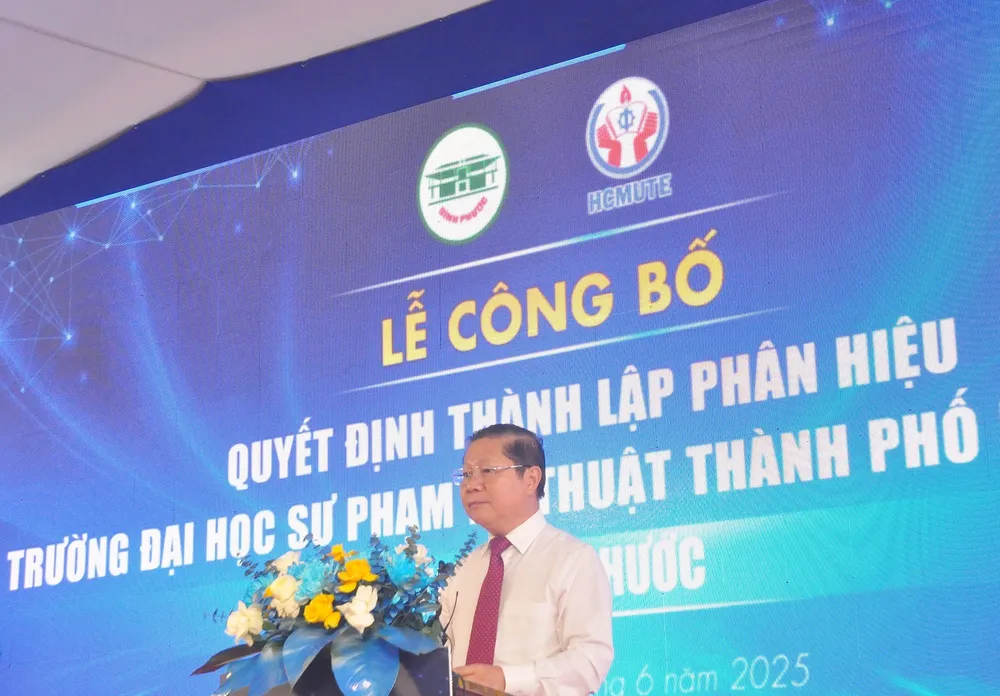 Thứ trưởng Bộ GD-ĐT Lê Tấn Dũng phát biểu tại buổi lễ - 5.jpg