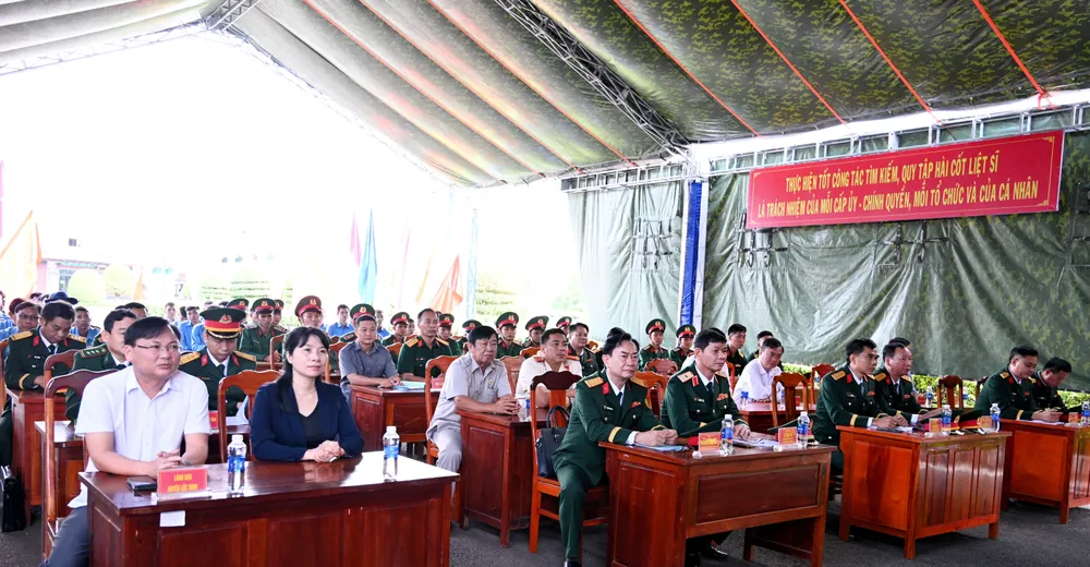 Các đại biểu tại lễ đón - 1.jpg