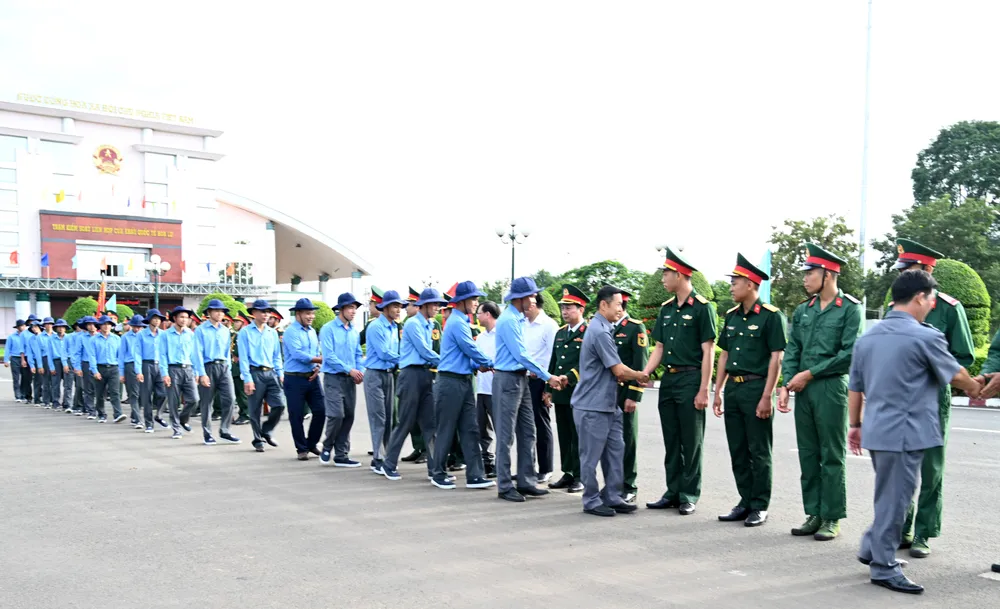 Nghi thức đón, tiếp nhận hài cốt và cán bộ, chiến sĩ Đội K72 trở về nước tại Cửa khẩu quốc tế Hoa Lư - 2.JPG