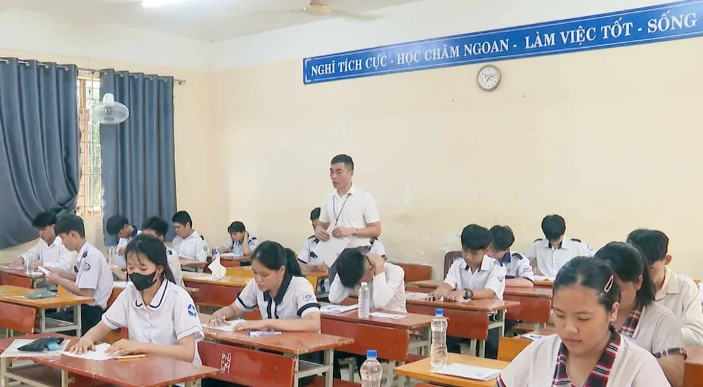 Thí sinh của thị xã Chơn Thành, tỉnh Bình Phước thi tuyển sinh lớp 10 THPT năm học 2025-2026 - 1.jpg