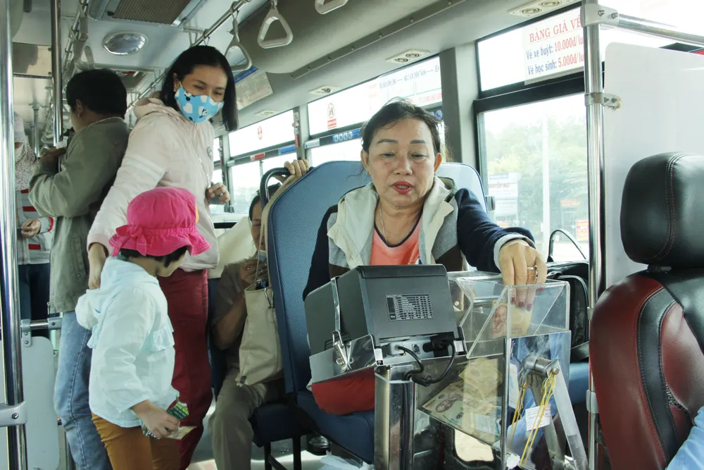 Die in der Provinz Binh Phuoc verkehrenden Buslinien ermöglichen den Menschen ein bequemes und kostengünstiges Reisen. 2.JPG