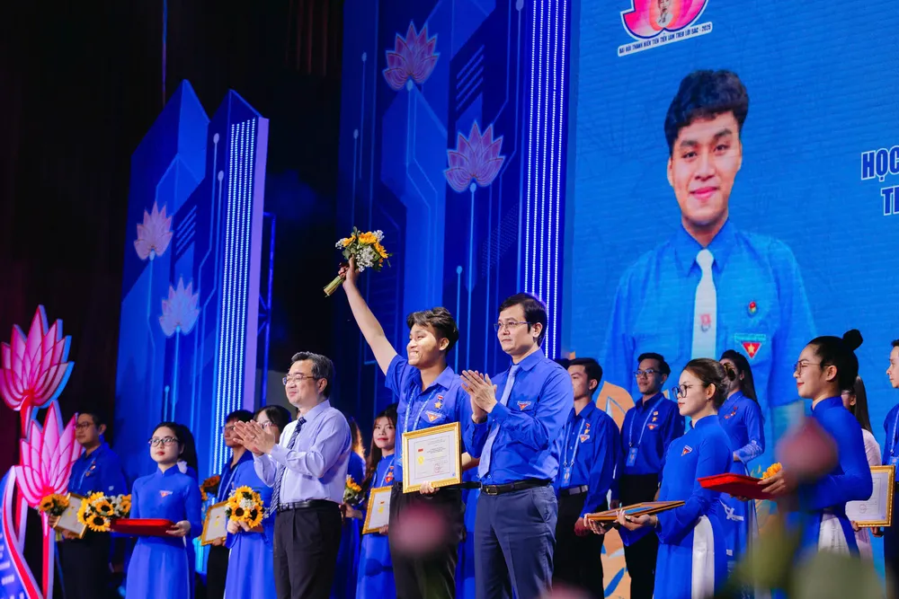 Em Nguyễn Trường Sơn được vinh danh tại Đại hội Thanh niên tiên tiến làm theo lời Bác năm 2025 1.png
