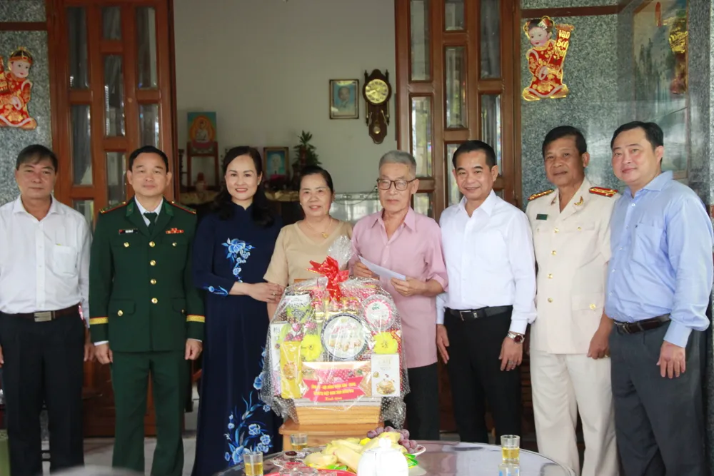 Đoàn công tác của Tỉnh ủy, HĐND, UBND, Ủy ban MTTQ Việt Nam tỉnh Đồng Nai thăm, tặng quà các thương binh 1.JPG