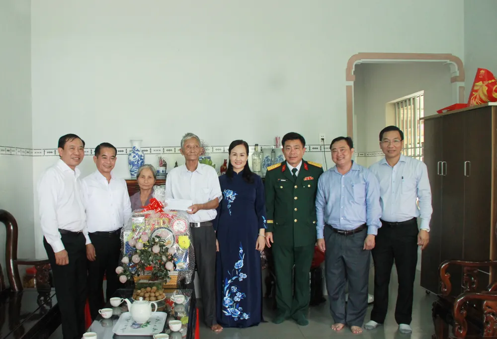 Đoàn công tác của Tỉnh ủy, HĐND, UBND, Ủy ban MTTQ Việt Nam tỉnh Đồng Nai thăm, tặng quà các thương binh - 1.jpg