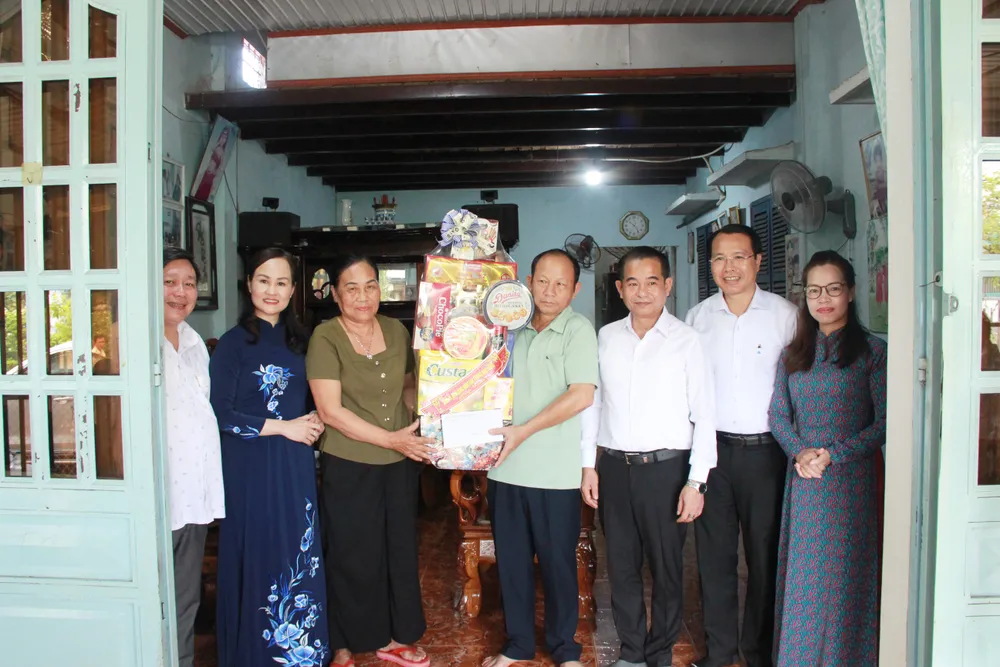 Đoàn công tác của Tỉnh ủy, HĐND, UBND, Ủy ban MTTQ Việt Nam tỉnh Đồng Nai thăm, tặng quà các thương binh 2.JPG