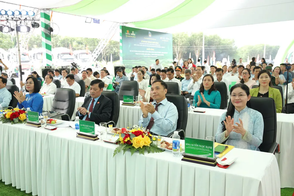 Các đại biểu tham dự buổi lễ khởi công đường cao tốc Gia Nghĩa - Chơn Thành - 1.jpg