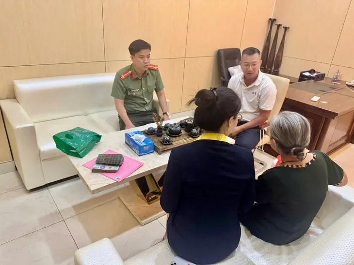 Cụ bà B.T.V. (73 tuổi, trú tại phường Tam Hiệp, tỉnh Đồng Nai) suýt mất 400 triệu vì “công an giả”