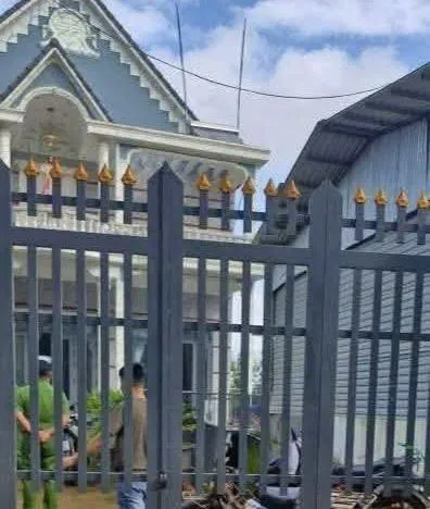 Hiện trường vụ việc đã được phong tỏa, bảo vệ nghiêm ngặt c06bc02b81a50bfb52b4.jpg