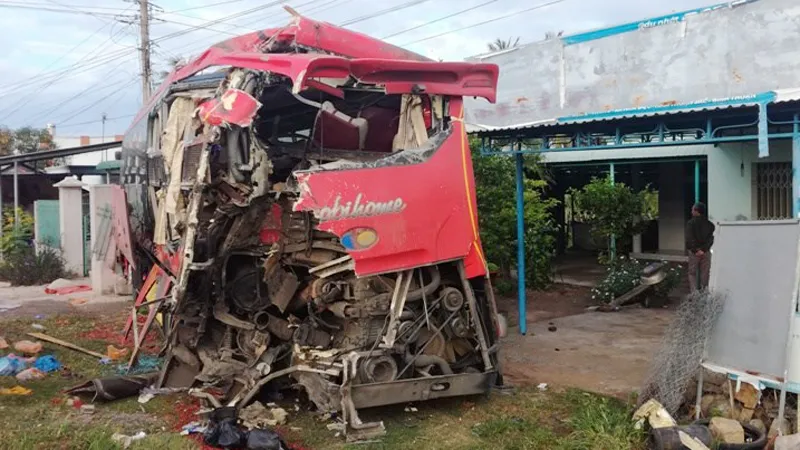 3 xe khách giường nằm tông nhau, 3 người chết, nhiều người bị thương ảnh 1