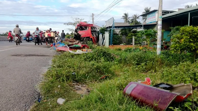 3 xe khách giường nằm tông nhau, 3 người chết, nhiều người bị thương ảnh 2