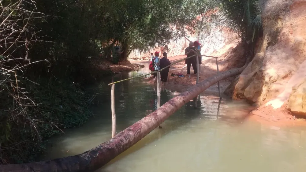 Chây ỳ khắc phục việc san đất chặn ngang thắng cảnh suối Tiên ảnh 5