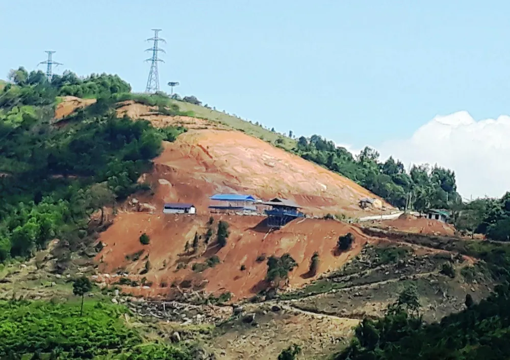  Cưỡng chế, tháo dỡ các công trình vi phạm trên khu vực đèo Đại Ninh ảnh 2