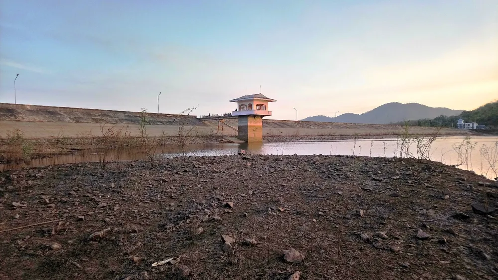 Hàng chục ngàn người thiếu nước sinh hoạt, Bình Thuận công bố tình huống khẩn cấp ảnh 1