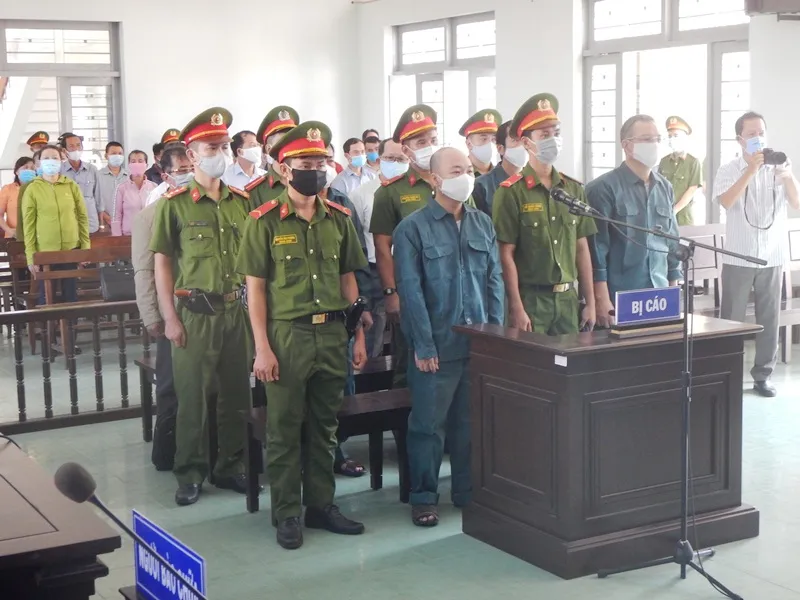 Xét xử 6 bị cáo nguyên là Chủ  tịch, Phó Chủ tịch và lãnh đạo các phòng chuyên môn UBND TP Phan Thiết ảnh 2