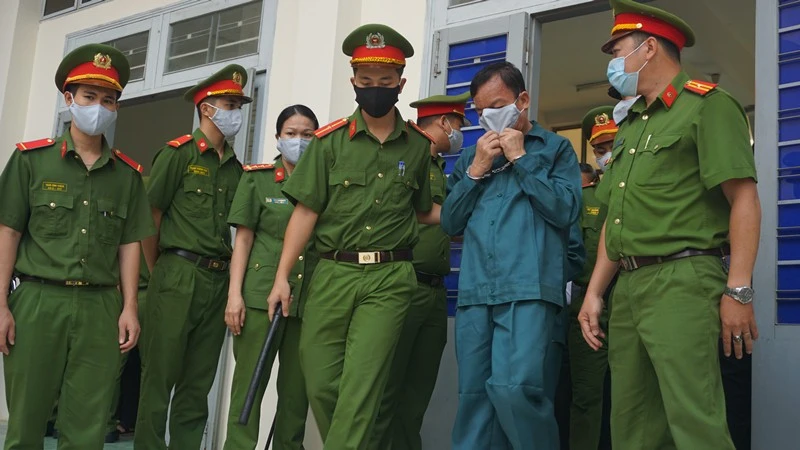 Tuyên án cựu Chủ tịch, cựu Phó Chủ tịch UBND TP Phan Thiết ảnh 3 Tuyên án cựu Chủ tịch, cựu Phó Chủ tịch UBND TP Phan Thiết ảnh 3