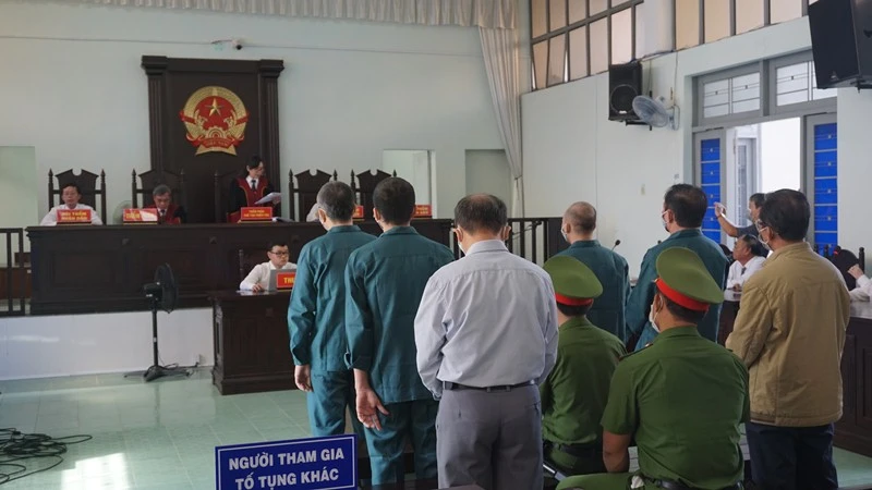 Tuyên án cựu Chủ tịch, cựu Phó Chủ tịch UBND TP Phan Thiết ảnh 2 Tuyên án cựu Chủ tịch, cựu Phó Chủ tịch UBND TP Phan Thiết ảnh 2