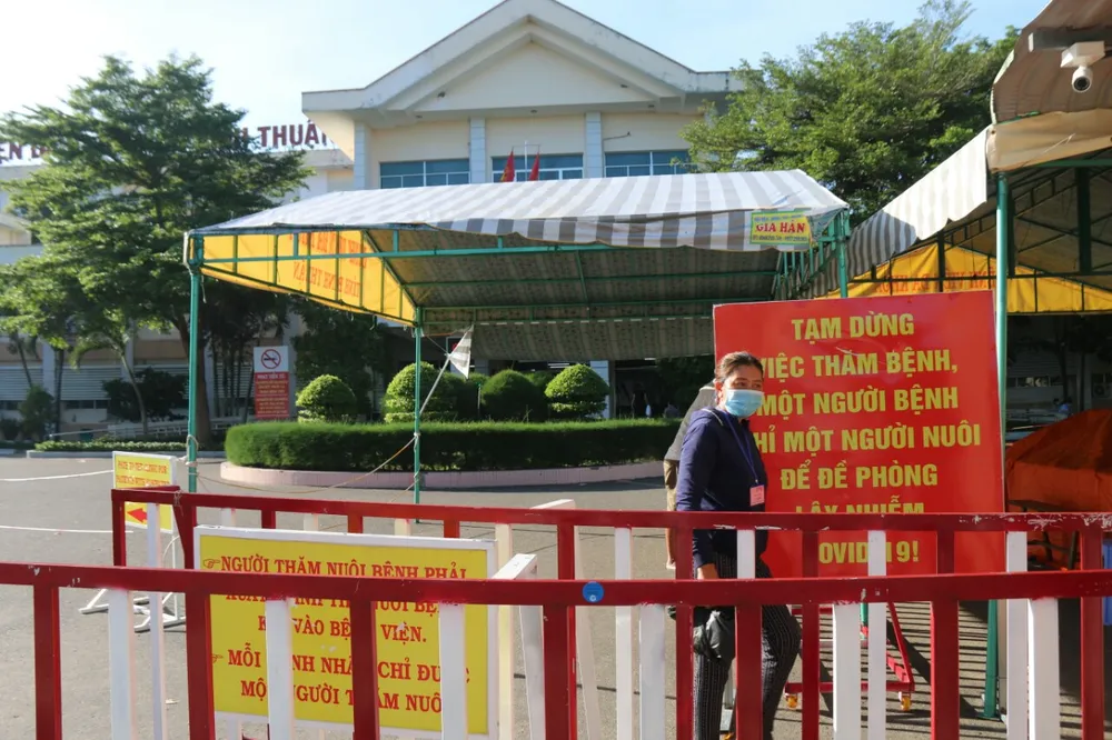 Thêm 2 ca nghi mắc Covid-19, Bình Thuận phong tỏa nhiều khu vực ảnh 2
