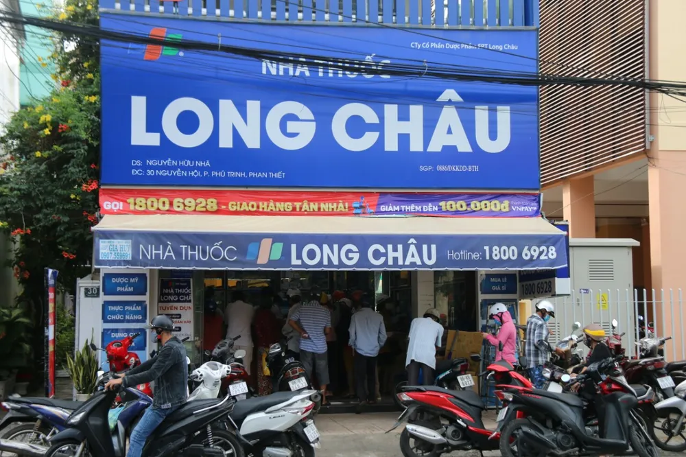 Người dân TP Phan Thiết đổ xô mua sắm trước giờ thực hiện giãn cách xã hội theo Chỉ thị 16 ảnh 5