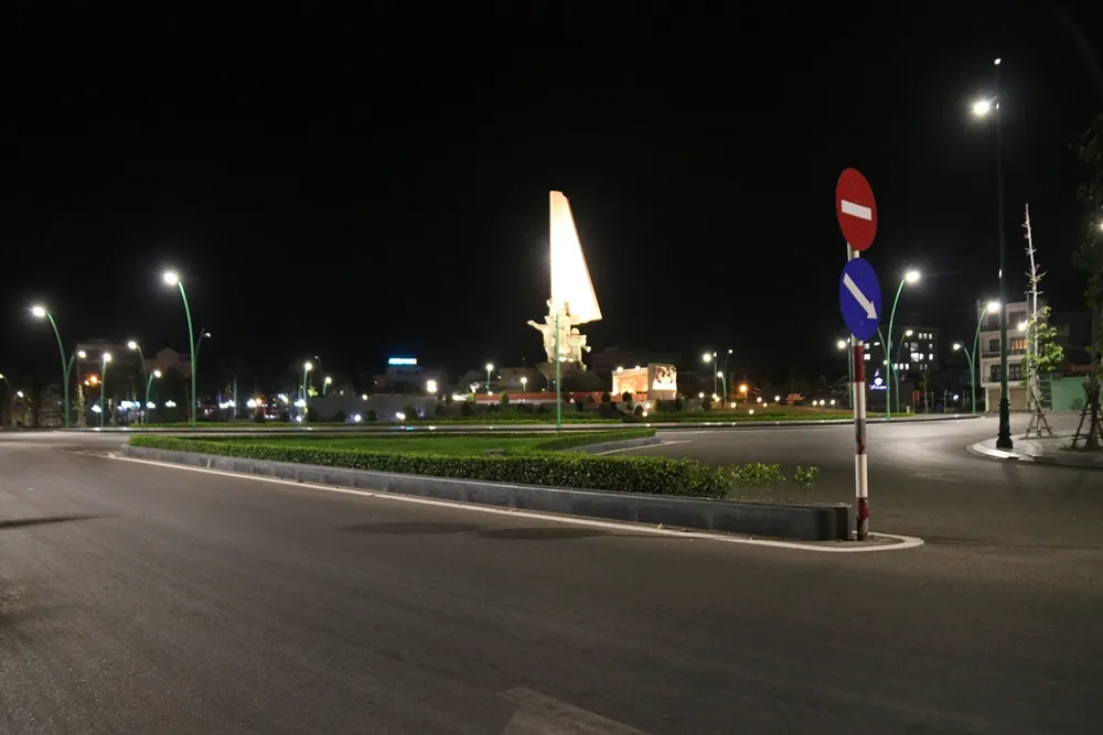 Trắng đêm tuần tra, trực chốt không để người dân ra đường ảnh 2