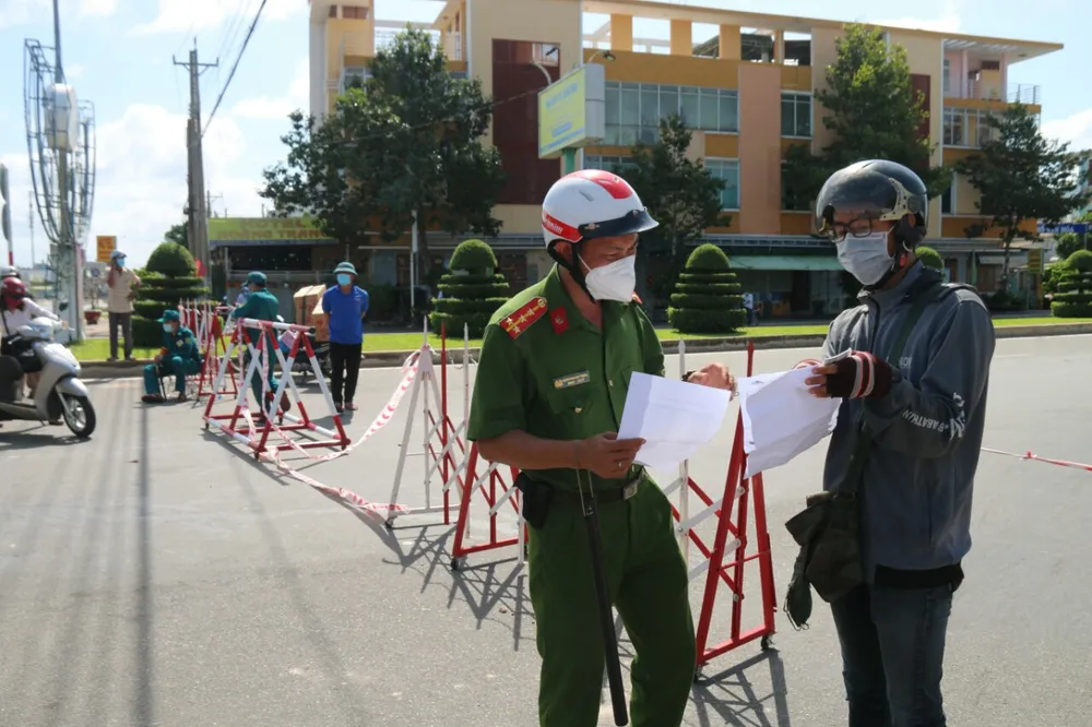 Ở trong khu cách ly vẫn lén lút đi làm, sau đó phát hiện mắc Covid-19 ảnh 1
