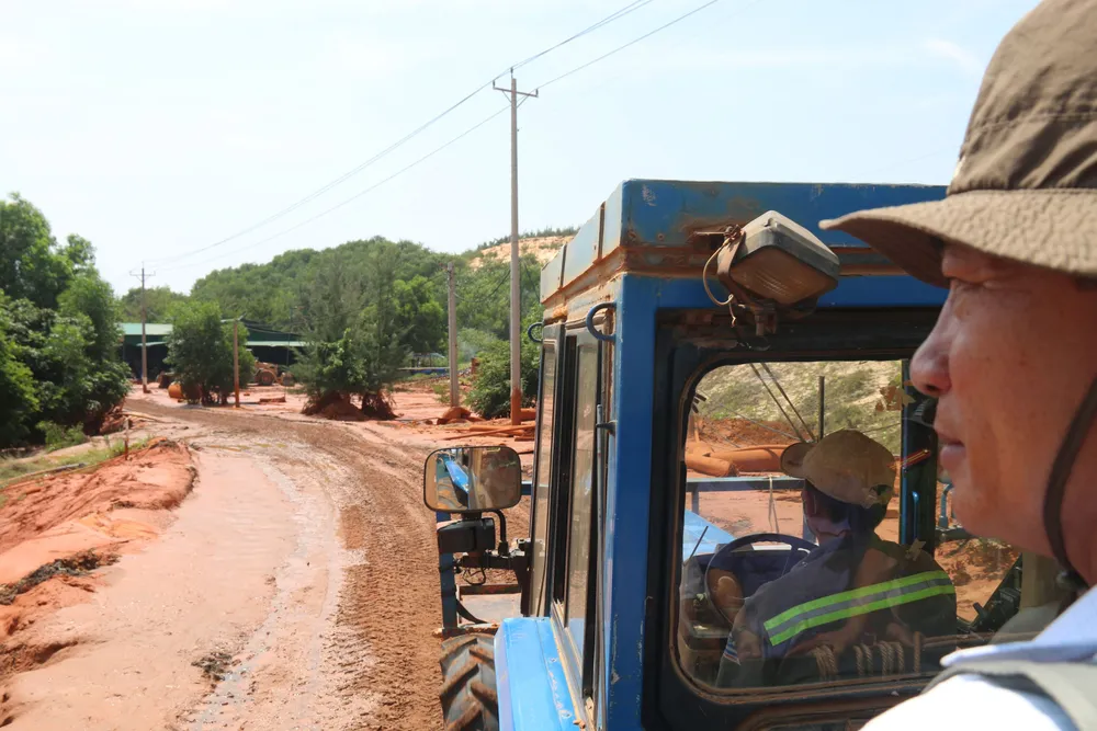 Hiện trường vụ sập bãi thải khai thác titan vùi lấp 4 người ảnh 1