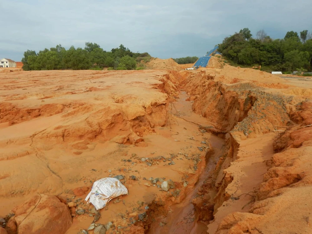 Công ty TNHH Delta-Valley Bình Thuận chưa đăng ký hợp đồng thuê đất, kê khai thuế và nộp thuế đối với diện tích 2.489.133,0m² đã nhận bàn giao. Ảnh: NGUYỄN TIẾN