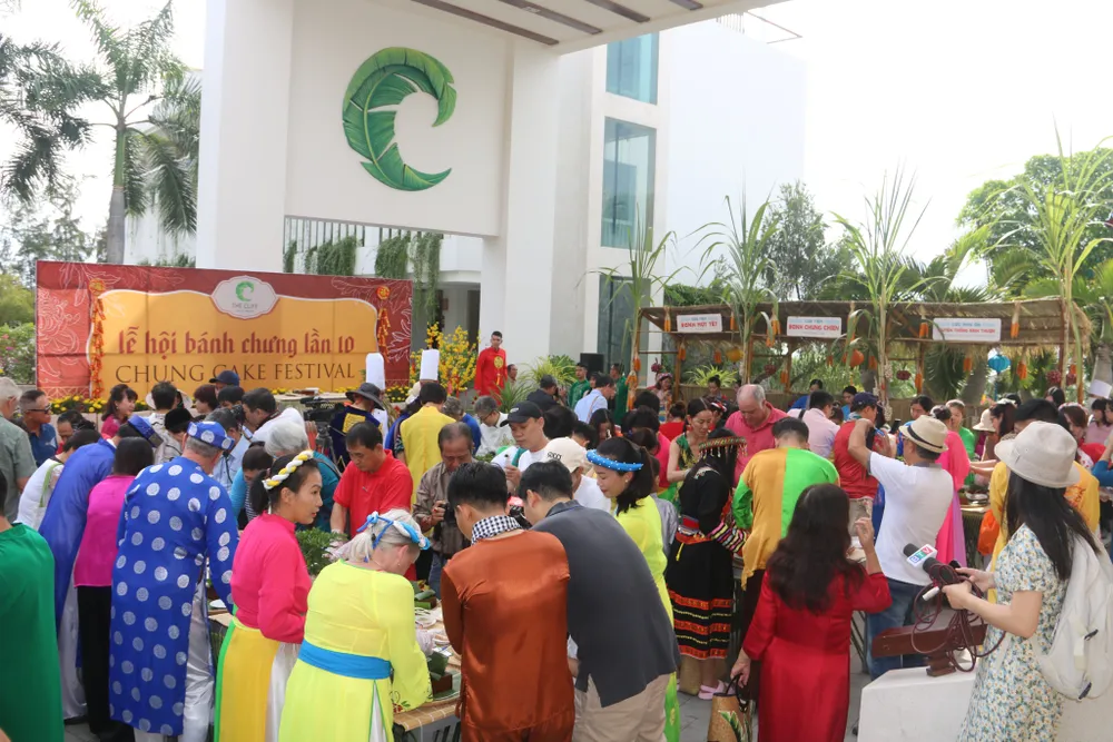 Lễ hội gói bánh chưng thu hút hàng trăm du khách cùng tham gia Lễ hội gói bánh chưng thu hút hàng trăm du khách cùng tham gia