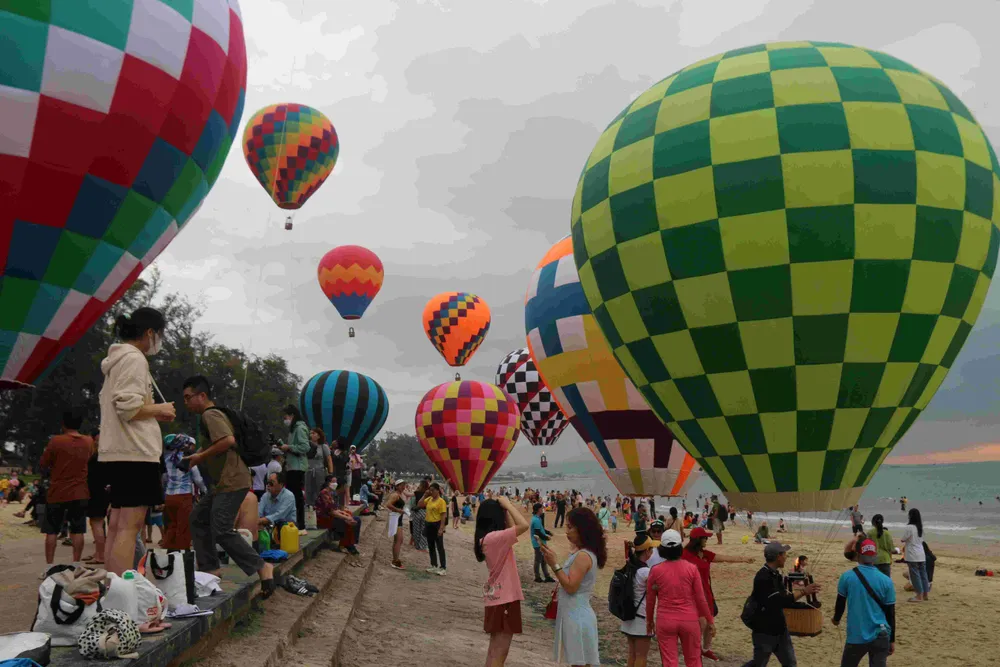 Hàng ngàn du khách thưởng lãm chương trình đặc sắc, thú vị Hàng ngàn du khách thưởng lãm chương trình đặc sắc, thú vị