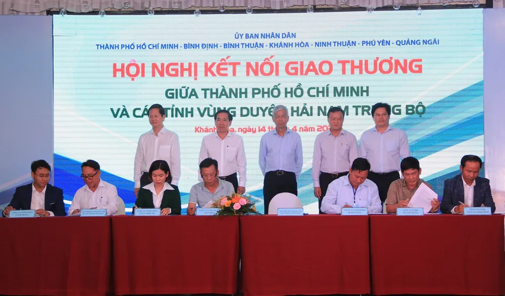 Ký kết hợp đồng giao thương giữa các doanh nghiệp tại hội nghị Ký kết hợp đồng giao thương giữa các doanh nghiệp tại hội nghị