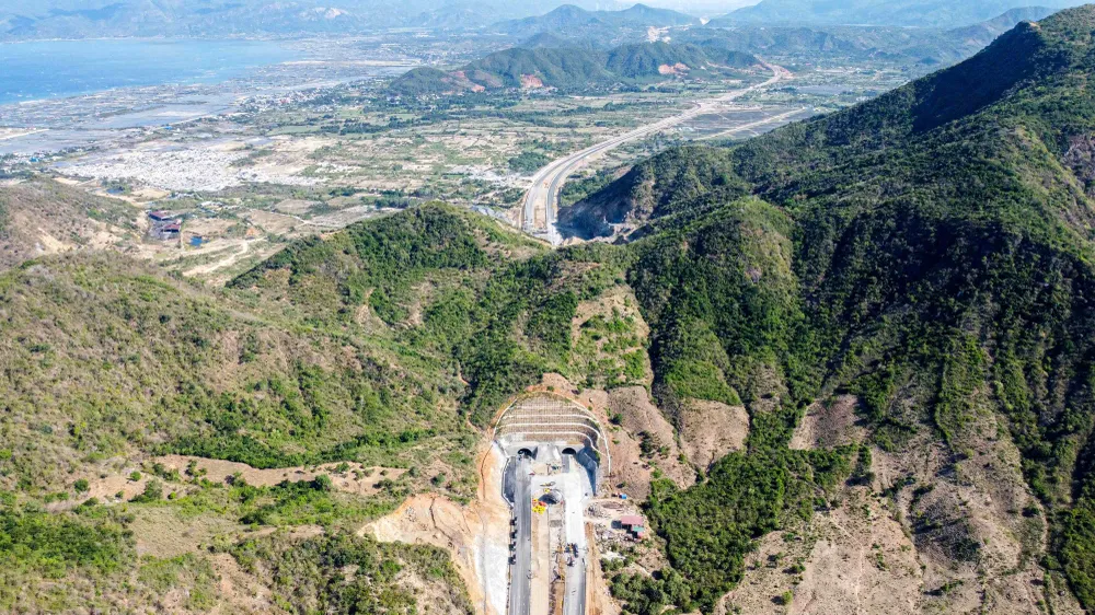 Dự án cao tốc Nha Trang – Cam Lâm đoạn hầm Dốc Sạn có vốn đầu tư 1.200 tỷ đồng đã hoàn thành Dự án cao tốc Nha Trang – Cam Lâm đoạn hầm Dốc Sạn có vốn đầu tư 1.200 tỷ đồng đã hoàn thành