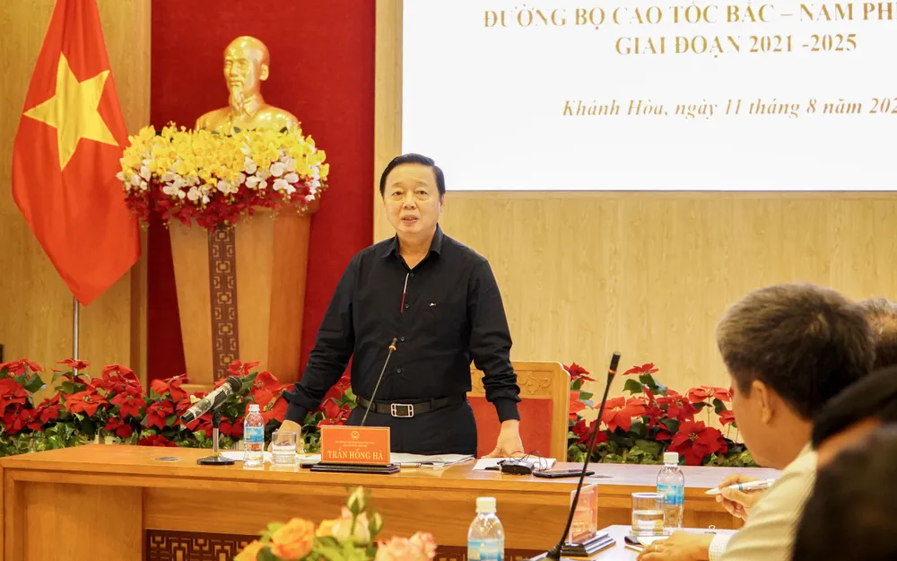 Phó Thủ tướng Trần Hồng Hà chủ trì buổi làm việc với bộ, ngành và 4 địa phương có cao tốc đi qua Phó Thủ tướng Trần Hồng Hà chủ trì buổi làm việc với bộ, ngành và 4 địa phương có cao tốc đi qua