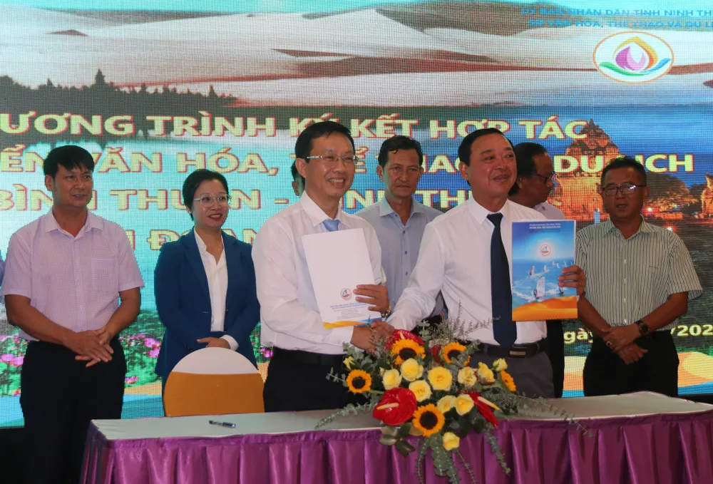 Sở VH-TT-DL tỉnh Bình Thuận và Ninh Thuận tổ chức ký kết hợp tác phát triển văn hóa, thể thao và du lịch giữa hai tỉnh, giai đoạn 2023-2025