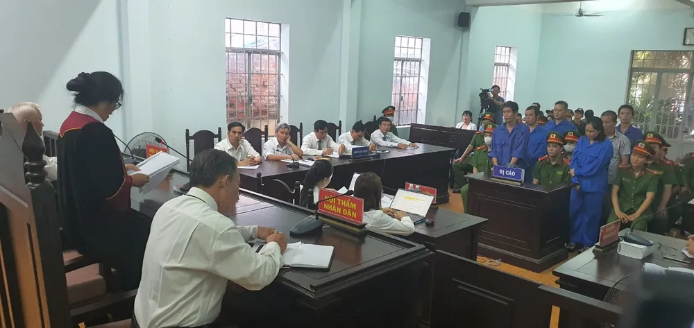 "Thảo Lụi" và các đồng phạm tại phiên tòa hôm 25-10 "Thảo Lụi" và các đồng phạm tại phiên tòa hôm 25-10