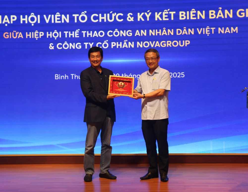 Ông Bùi Thành Nhơn, Nhà sáng lập, Chủ tịch NovaGroup và đại diện Hiệp hội Thể thao CAND tại sự kiện IMG_9467.JPG