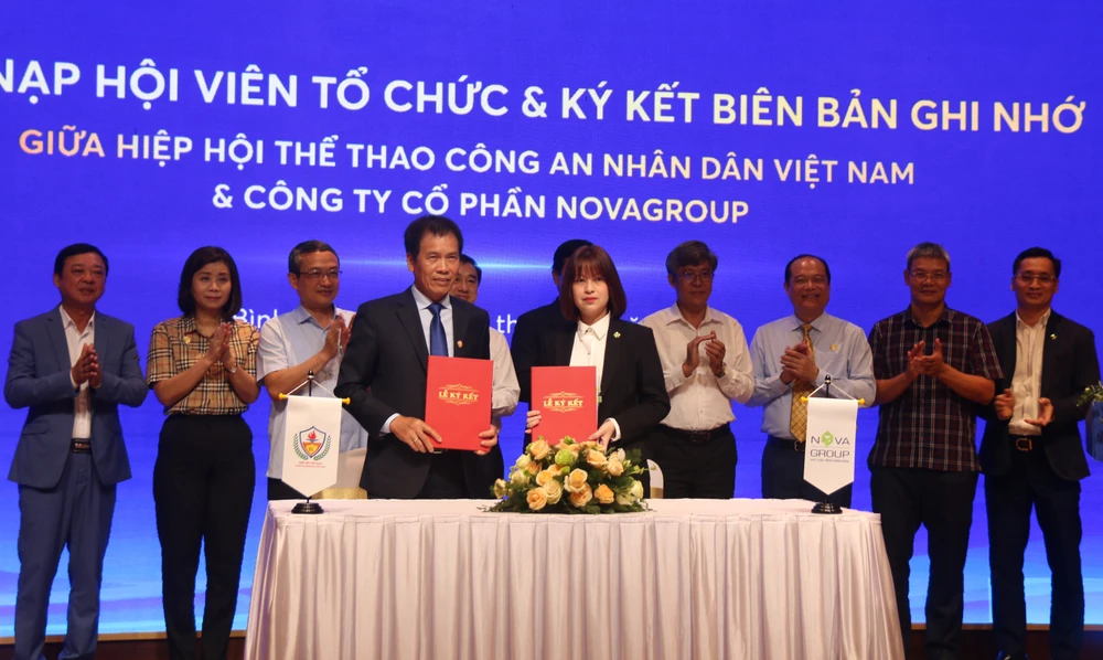 Hiệp hội Thể thao CAND Việt Nam và NovaGroup đã ký kết biên bản ghi nhớ hợp tác phát triển thể thao IMG_9476.JPG