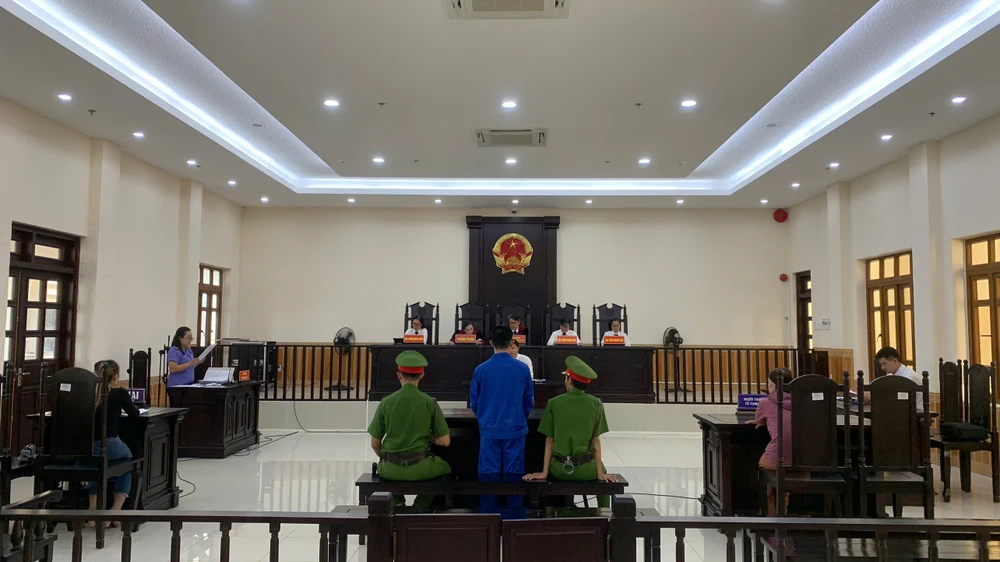 Toàn cảnh phiên tòa t1.jpg