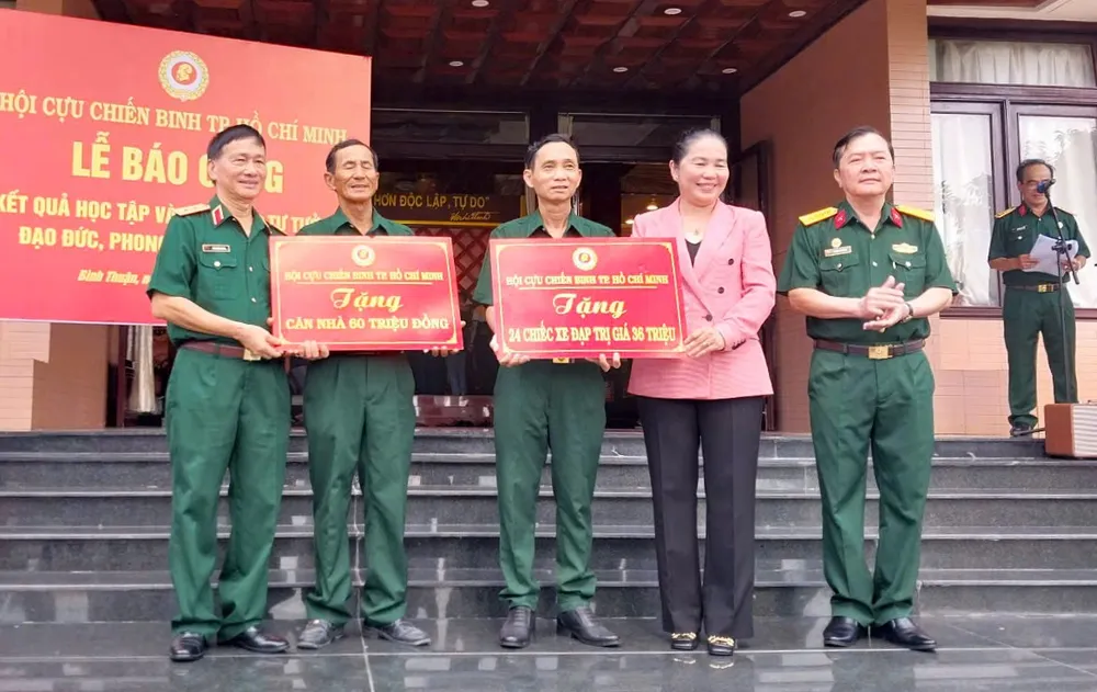 Trao tặng xe đạp, căn nhà cho các gia đình Hội CCB tỉnh Bình Thuận 4.jpg
