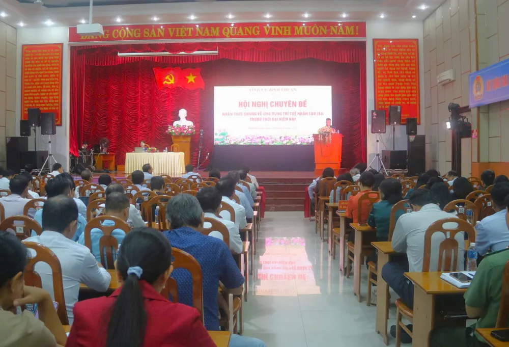 Viele Führungskräfte, Beamte, Staatsbedienstete ... der Provinz Binh Thuan nahmen an der Konferenz teil. h2.jpg