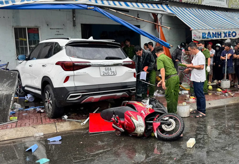 Cơ quan chức năng xử lý hiện trường vụ tai nạn nha2.jpg