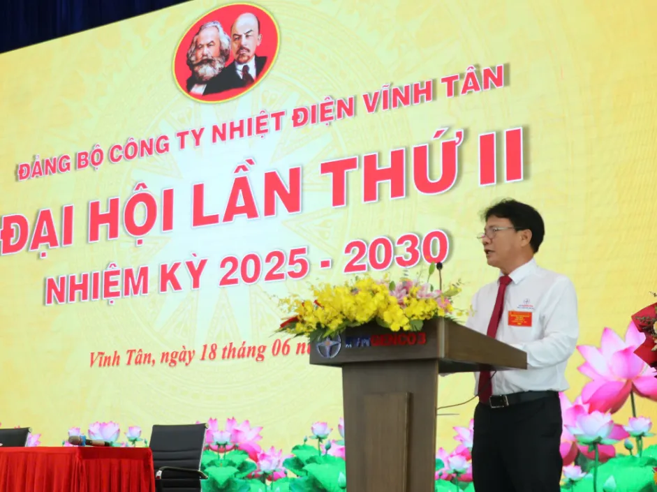Đồng chí Thiên Thanh Sơn, Bí thư Đảng ủy, Giám đốc Công ty Nhiệt điện Vĩnh Tân phát biểu tại Đại hội 3.png