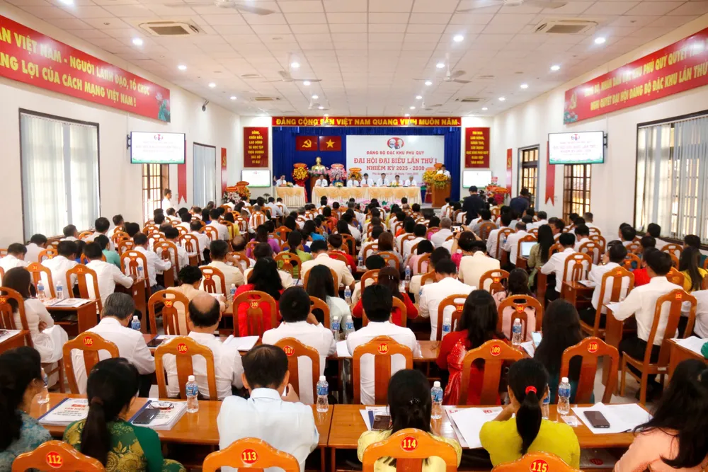 Toàn cảnh đại hội d2.jpg