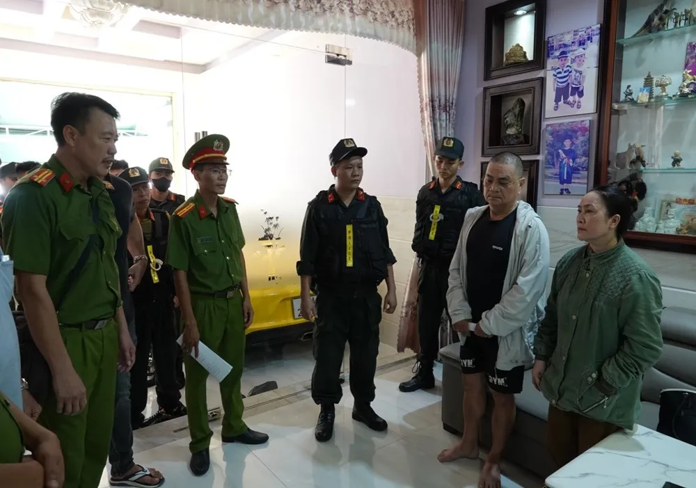 Công an Lâm Đồng bắt giữ các đối tượng. Ảnh: Công an Lâm Đồng 1.jpg