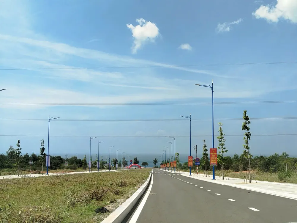 Đường vào dự án Cảng hàng không Phan Thiết. Ảnh: NGUYỄN TIẾN c1.jpg