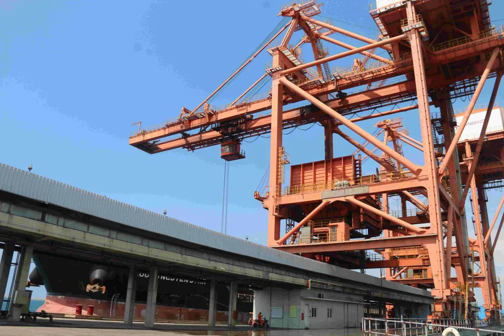 Hệ thống vận tải than và tro xỉ được thực hiện khép kín trong Nhà máy Nhiệt điện Vĩnh Tân 2 IMG_9107.JPG