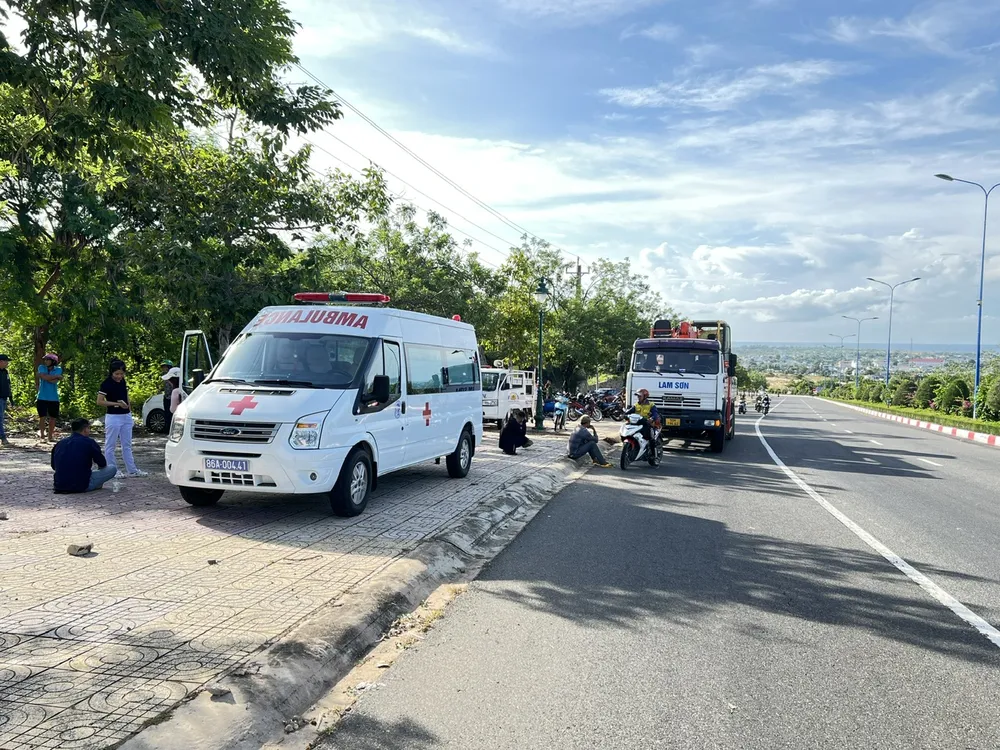 Sự vào cuộc quyết liệt của cơ quan chức năng trong vụ lấn chiếm diện tích đất lớn tại khu vực đồi cát bay Mũi Né z7121628036257_b8928faa0d7136759bc855fafadb037b.jpg