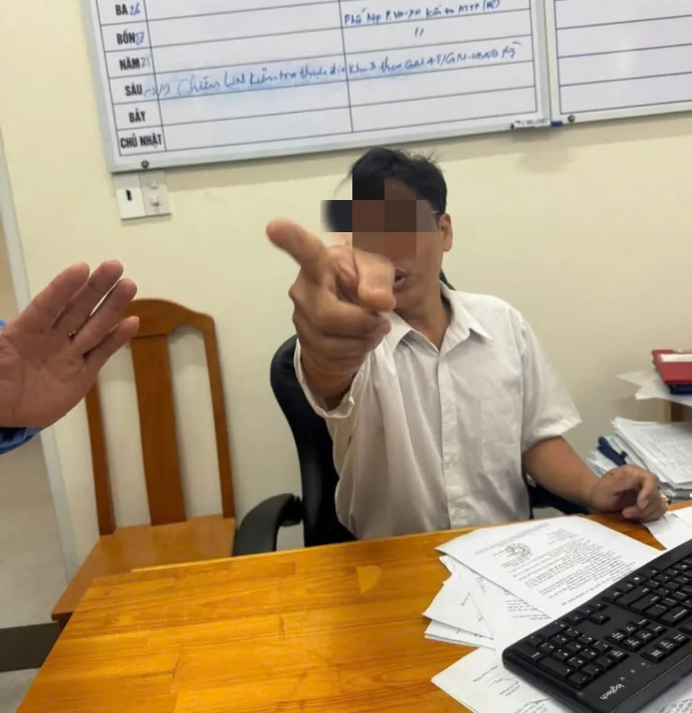 Một chuyên viên của UBND phường Mũi Né có hành vi lớn tiếng, cử chỉ chưa đúng khi tiếp công dân được đăng tải trên mạng xã hội CV.jpg