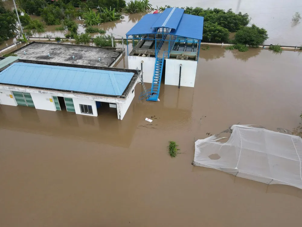 Nhà máy nước Bắc Bình ngập sâu trong nước lũ n1.jpg
